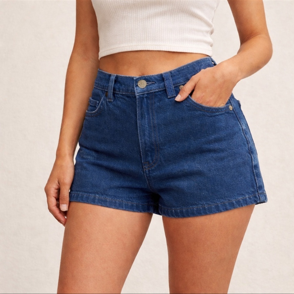 Vintage Joe Bloggs High Waisted 100% Cotton‎ Dark Wash “mom” Jean Short (31R)